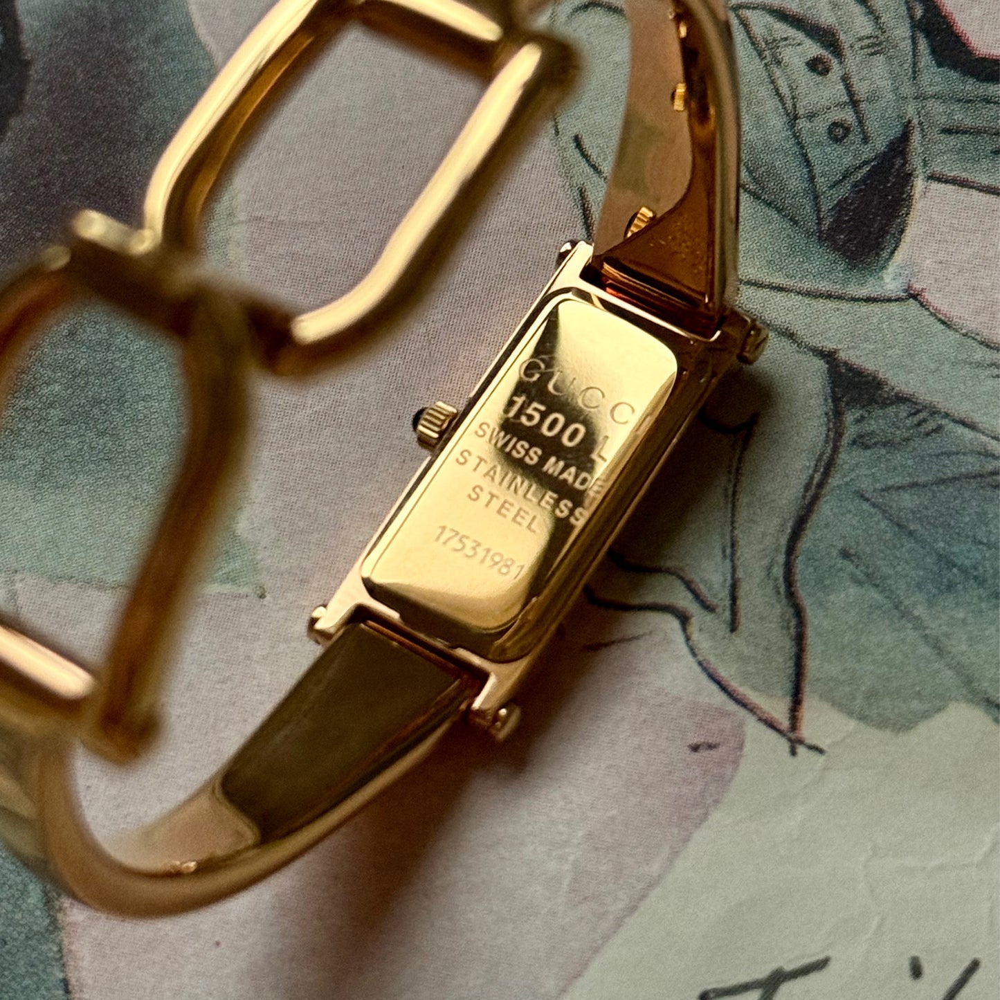 ساعة نسائية فنتج Gucci