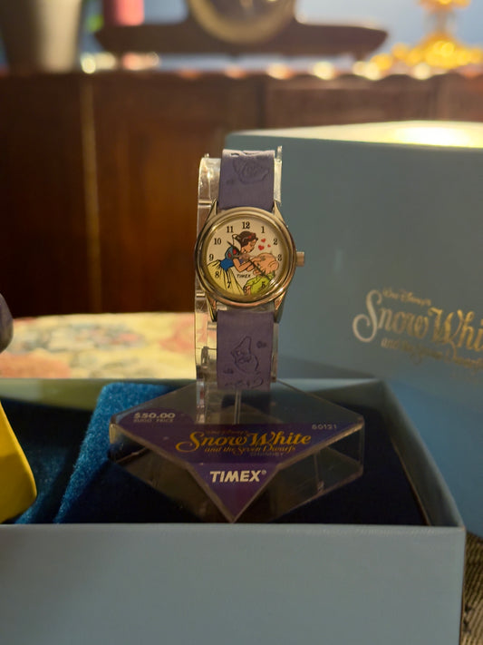 مجسم وساعة يد snow white