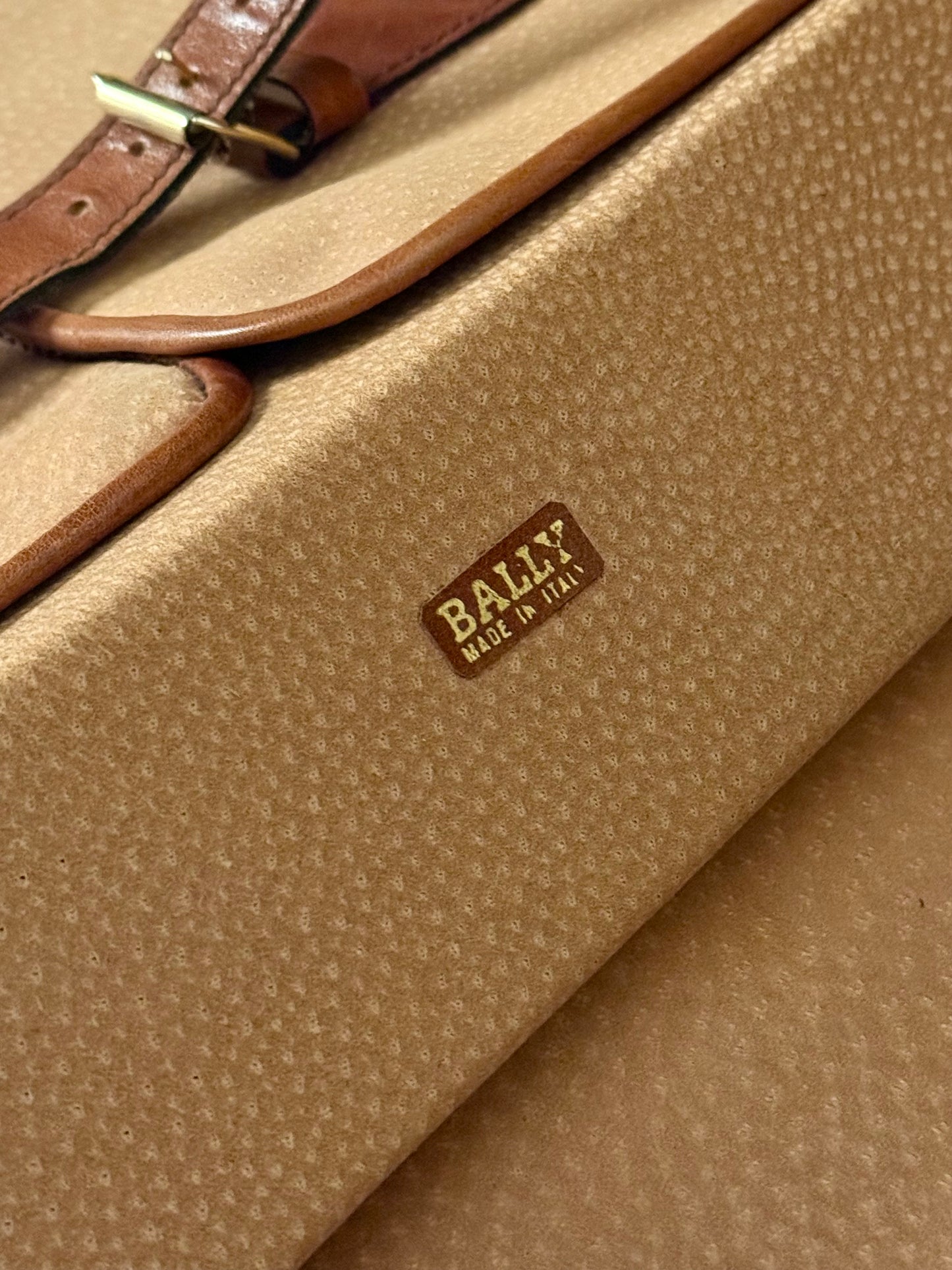 حقيبة جلد فنتج bally