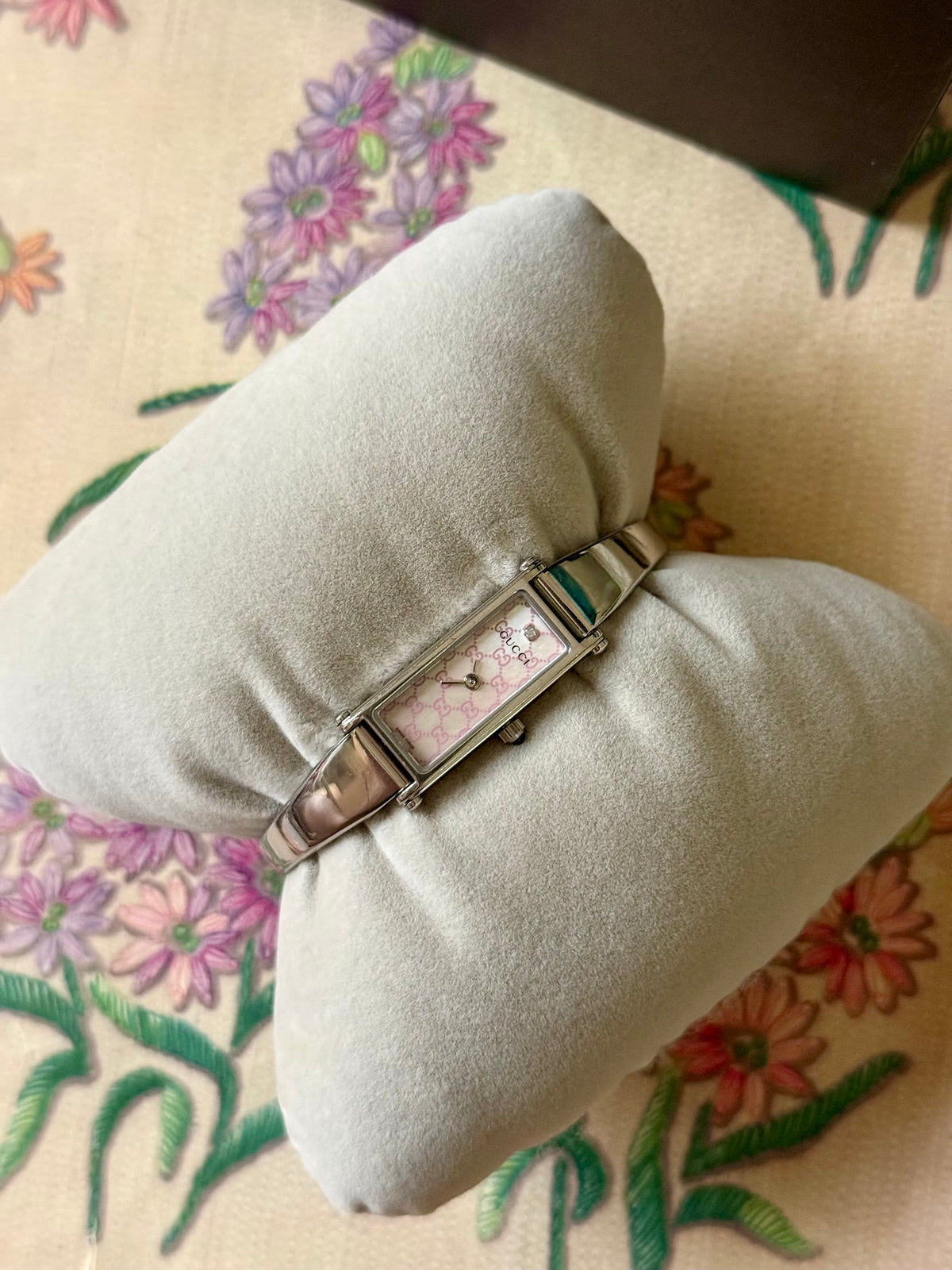 ساعة نسائية Gucci