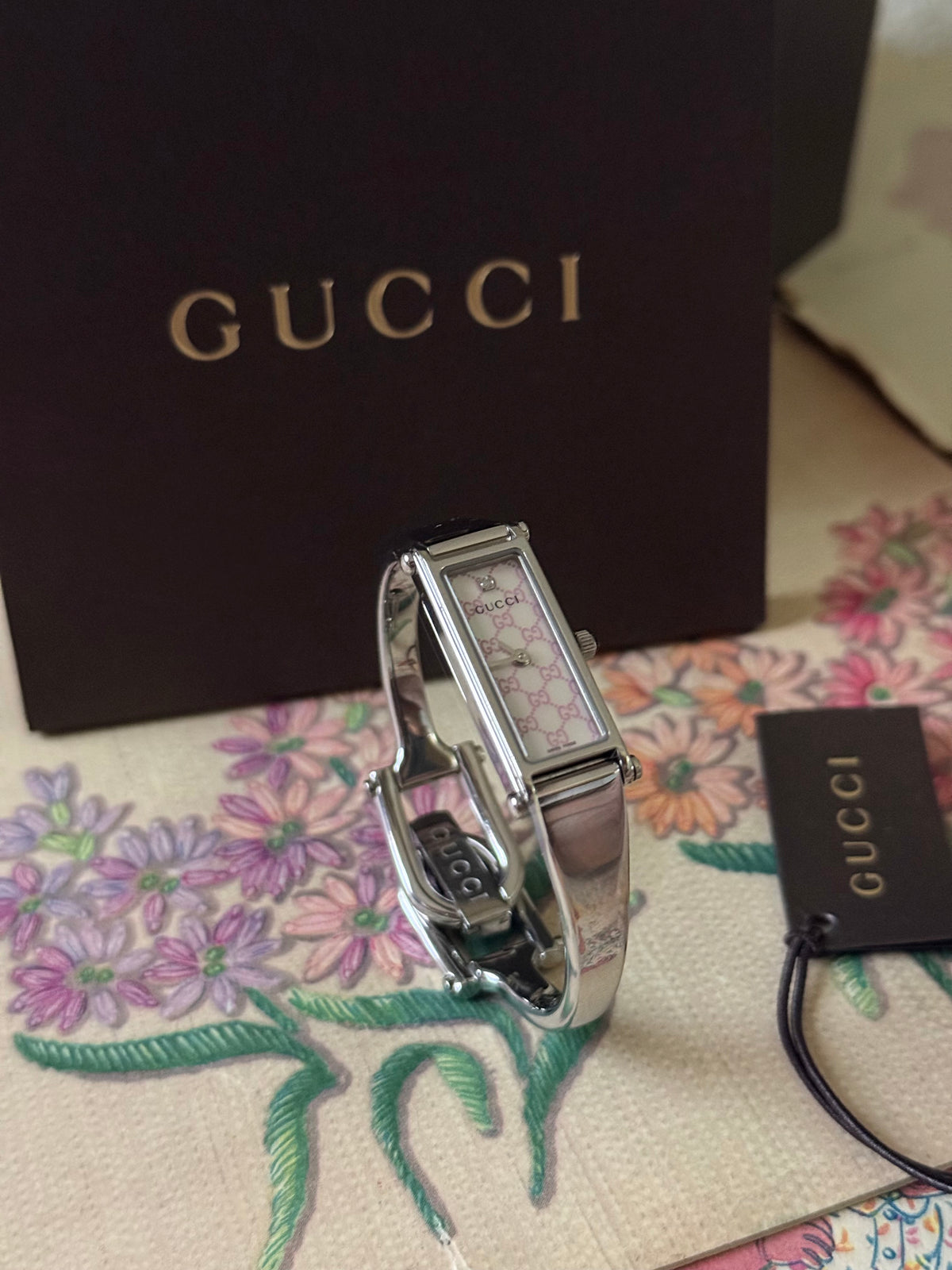 ساعة نسائية Gucci