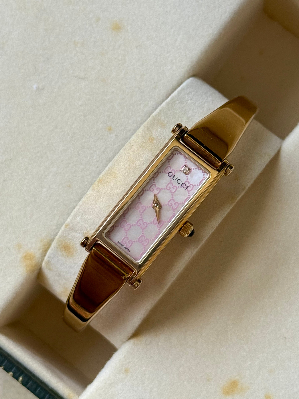 ساعة نسائية ماركة Gucci