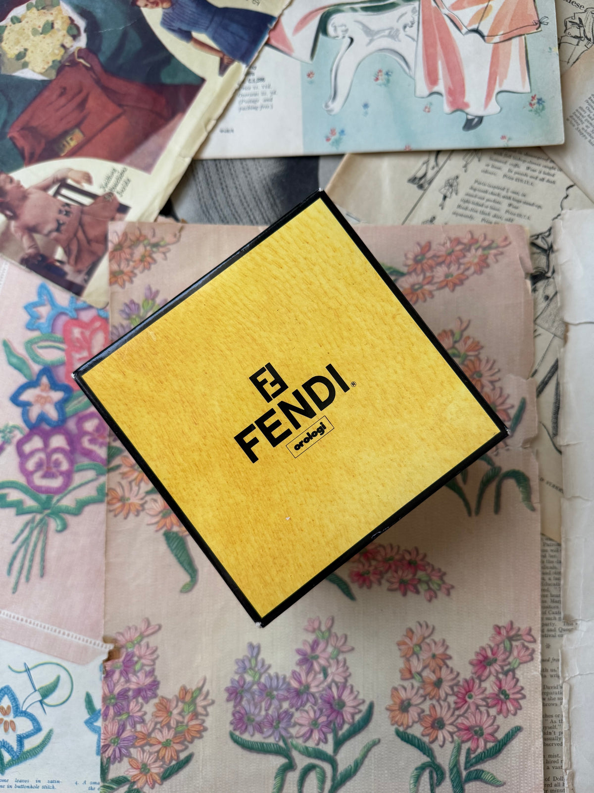 ساعة نسائية Fendi