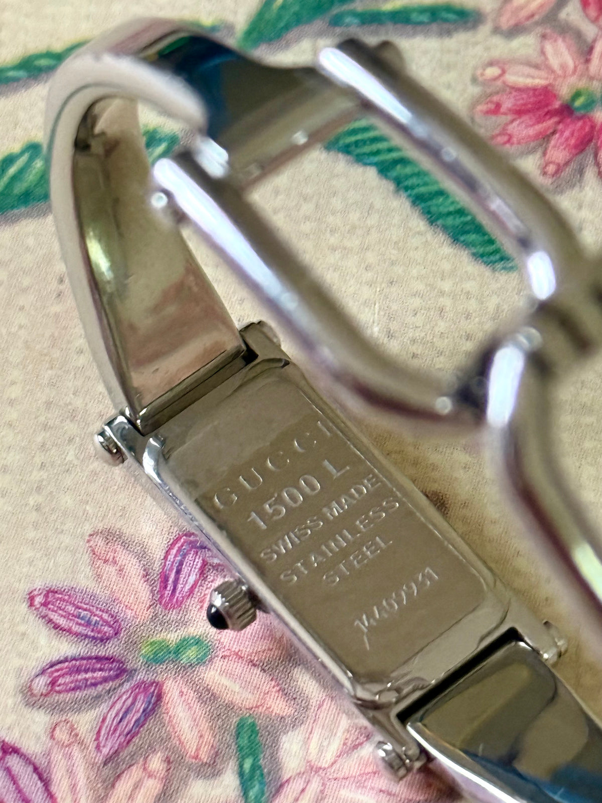 ساعة نسائية Gucci