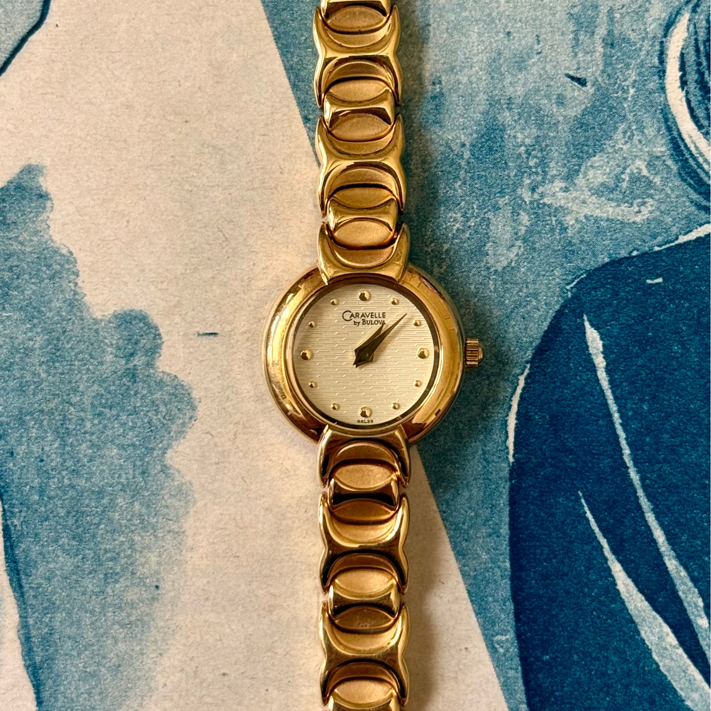 ساعة نسائية Caravelle Bulova