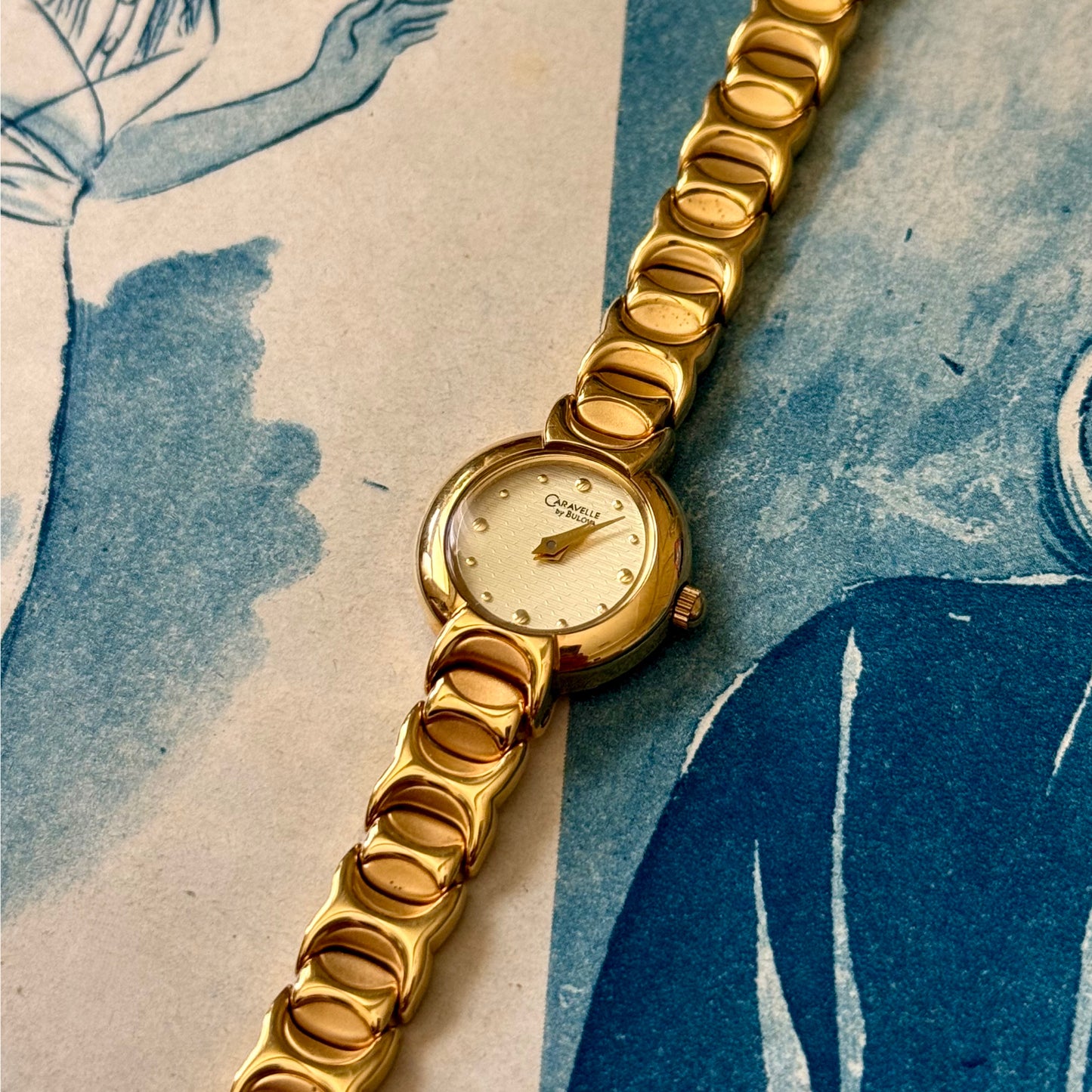 ساعة نسائية Caravelle Bulova