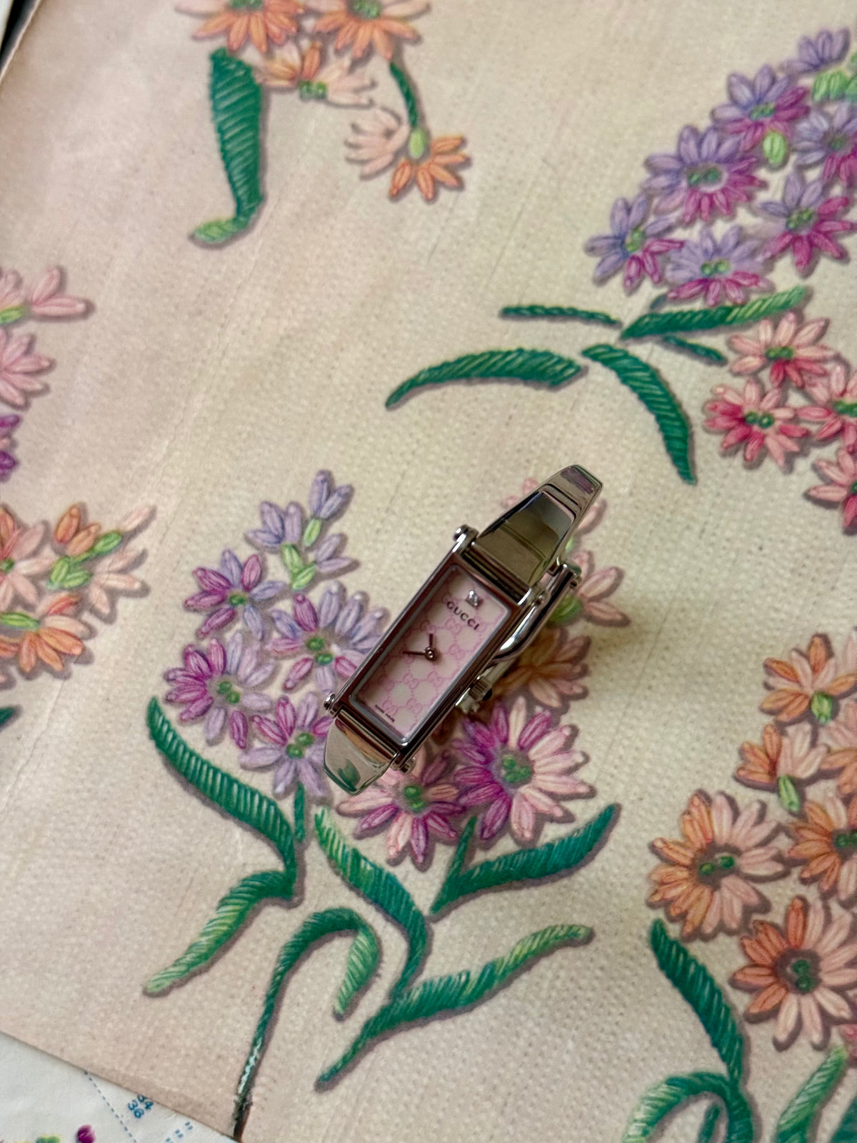 ساعة نسائية Gucci