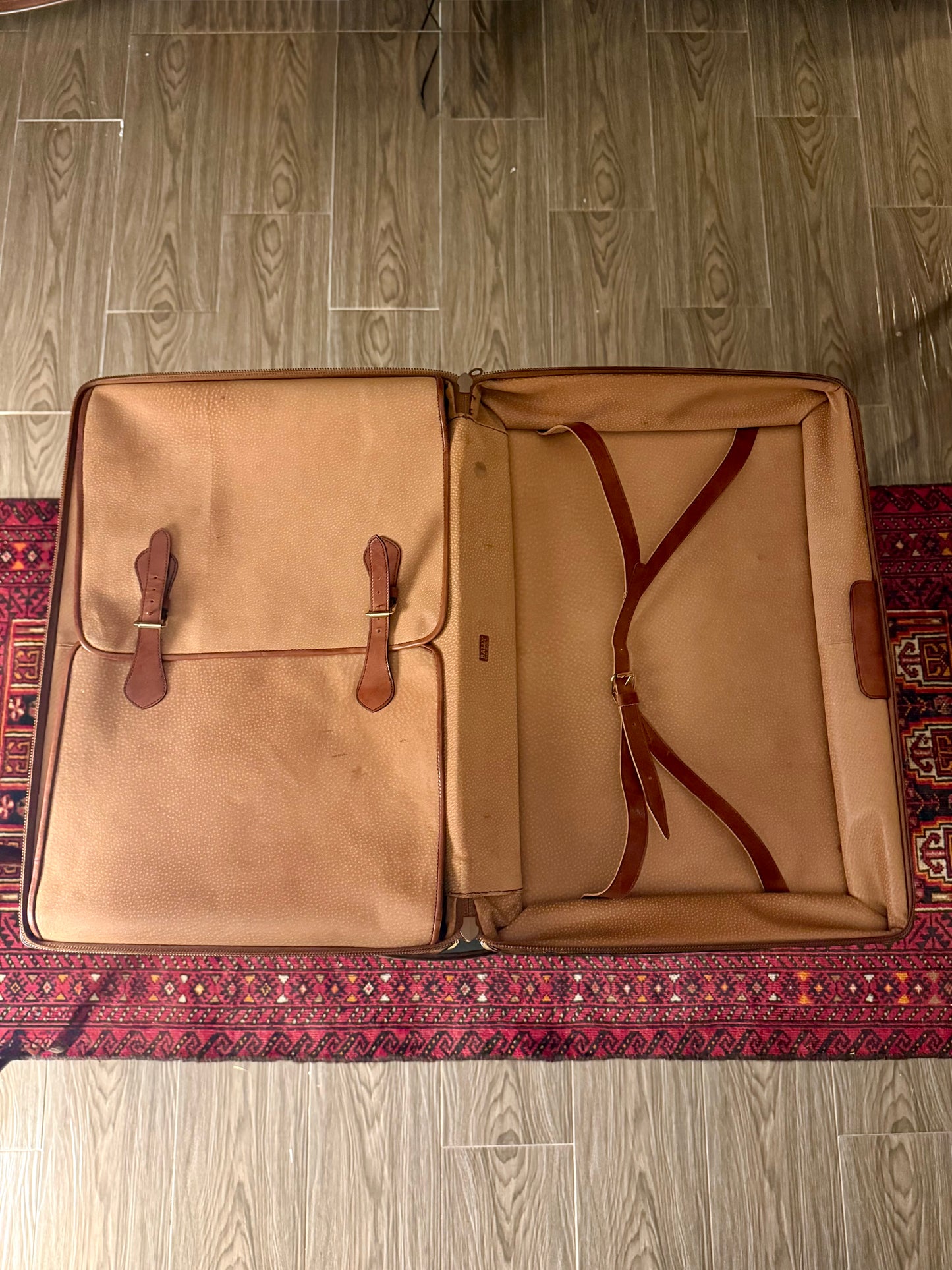 حقيبة جلد فنتج bally