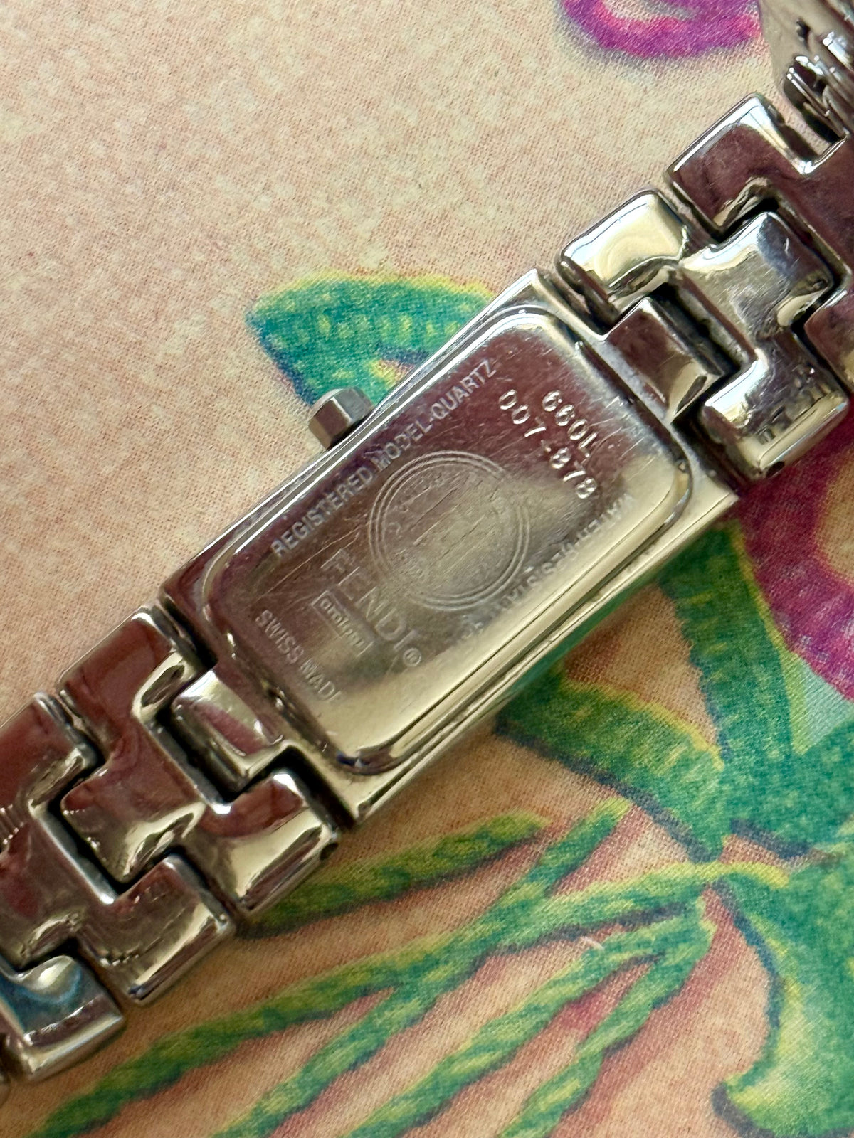ساعة نسائية Fendi