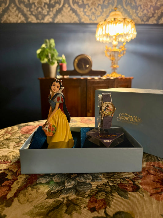 مجسم وساعة يد snow white