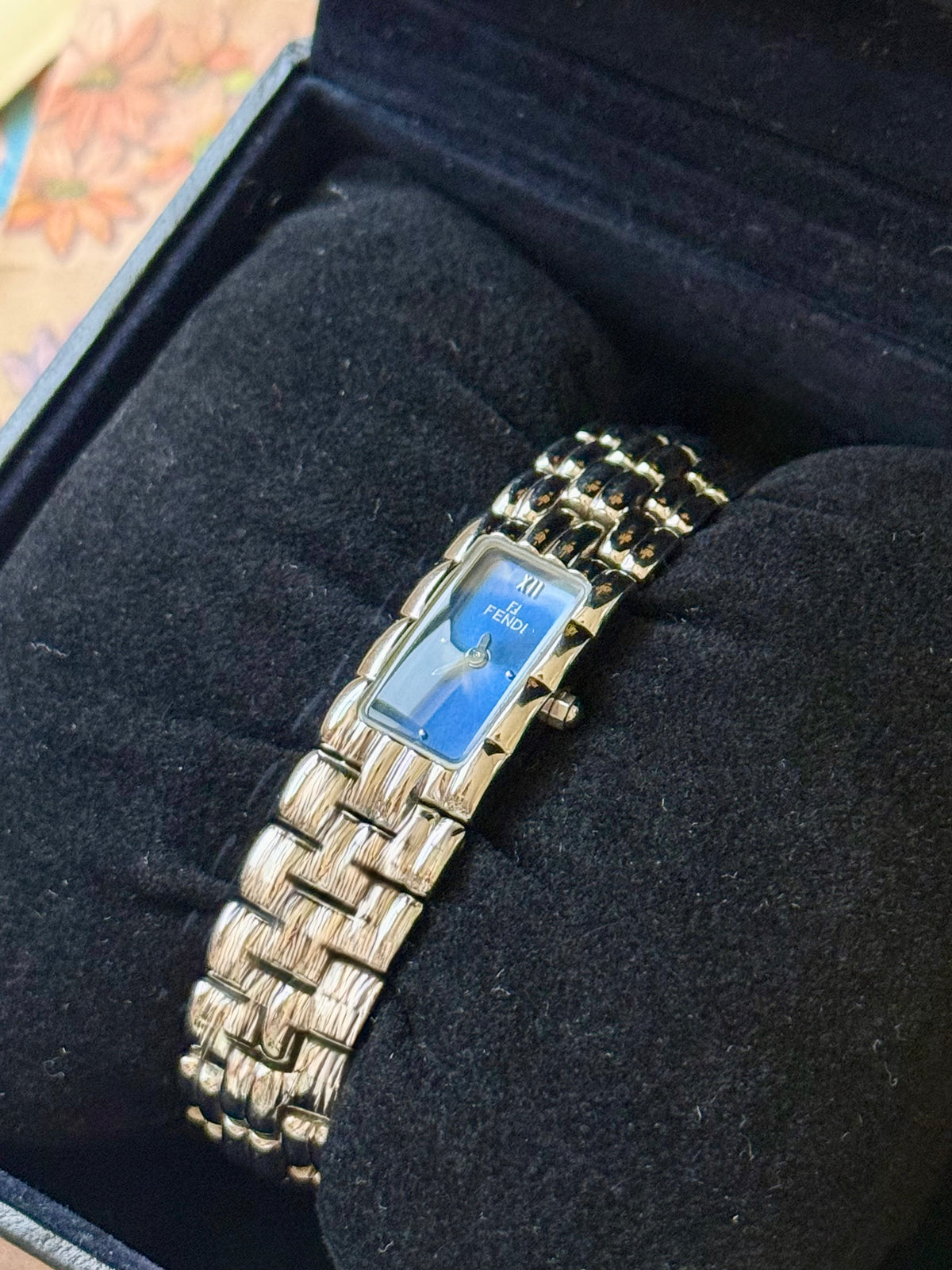 ساعة نسائية Fendi